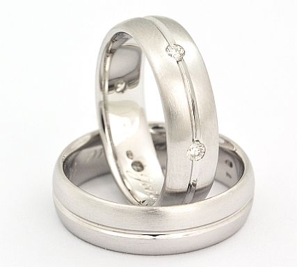matované snubní prsteny s drážkou 026